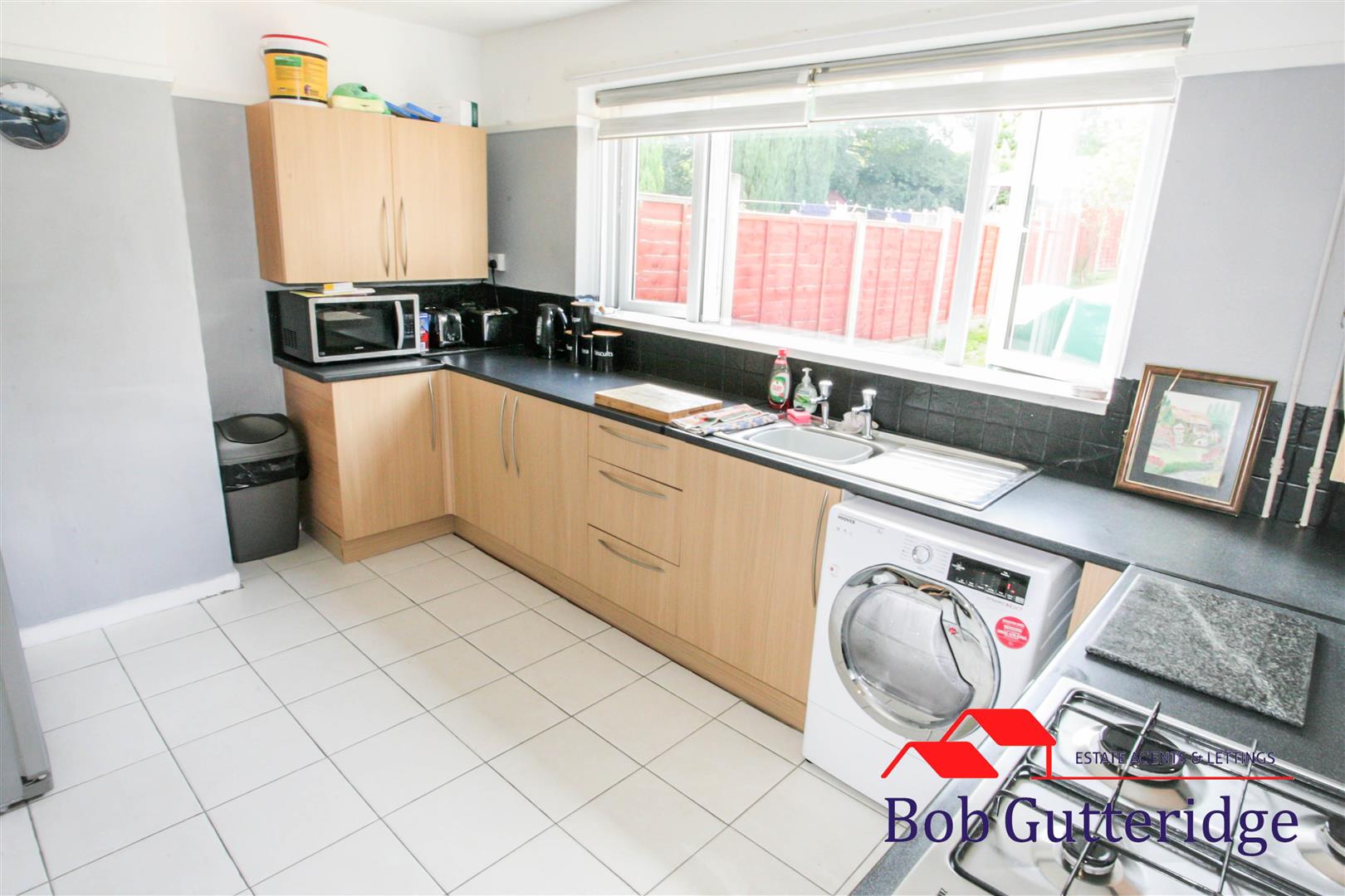 FITTED KITCHEN